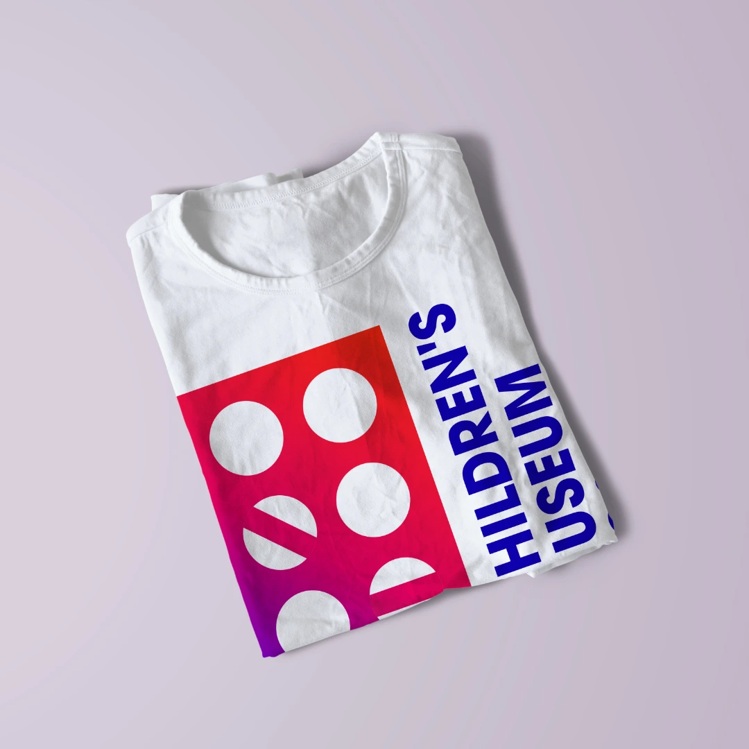 Children's Museum Aosta project cover: logo application on a t-shirt